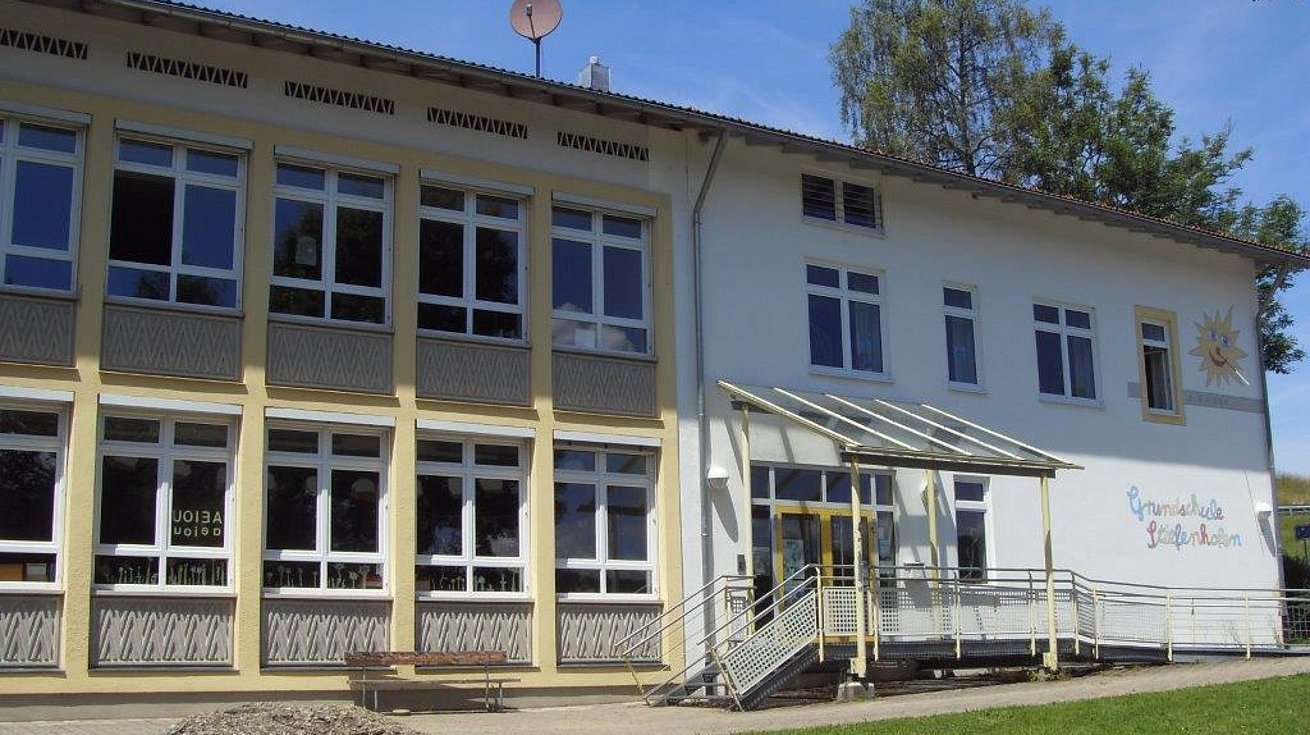 Gebäude der Grundschule Stiefenhofen